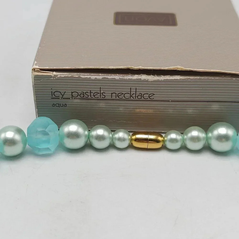 Avon 1987 Icy Pastels Necklace Aqua Blue Acrylic Bead 24.75 in - Picture 2 of 5